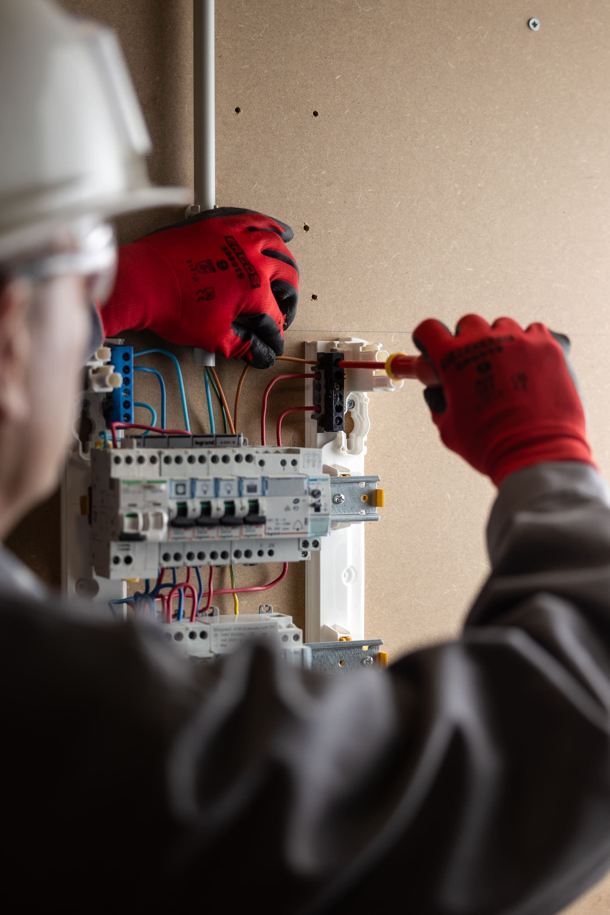 Devenir électricien avec un CAP électricien en alternance
