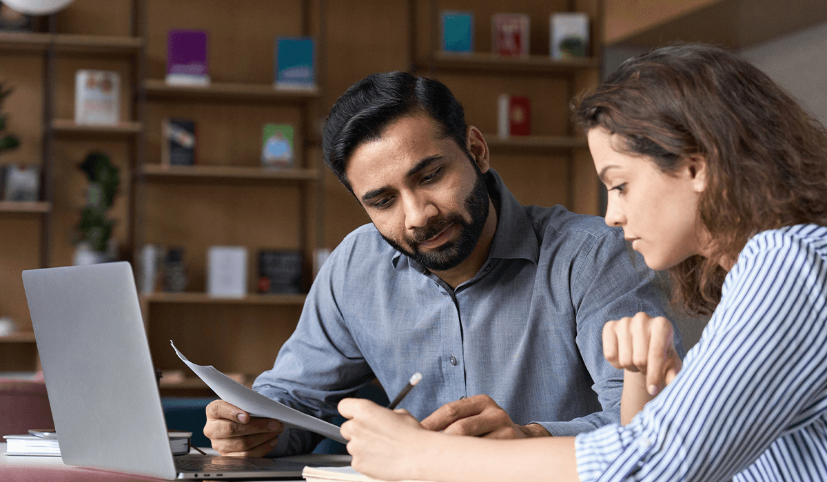 Collaborateurs d'une entreprise à la recherche d'un apprenti au CFA de L'atelier des Chefs