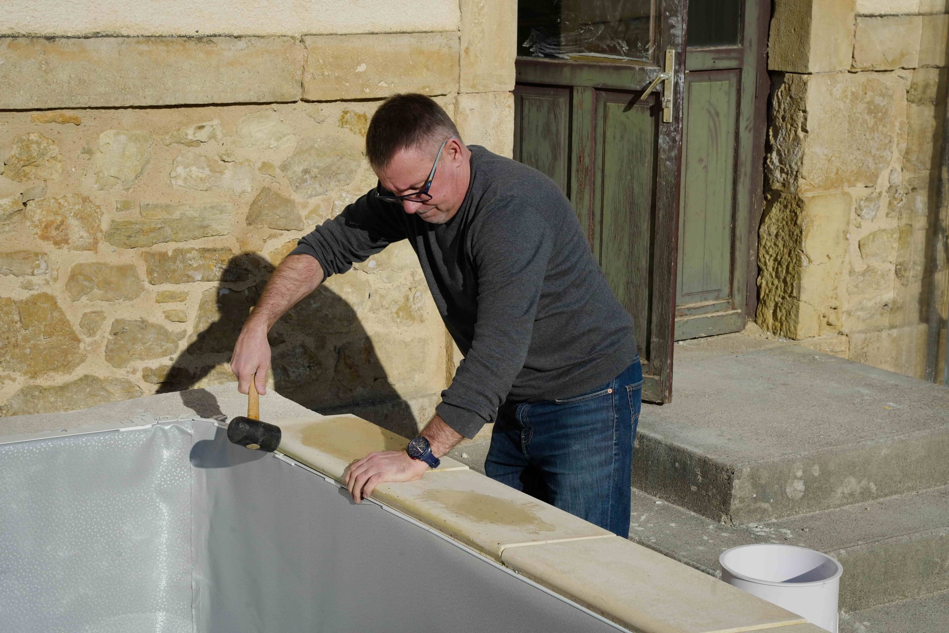 Technicien de rénovation de piscine