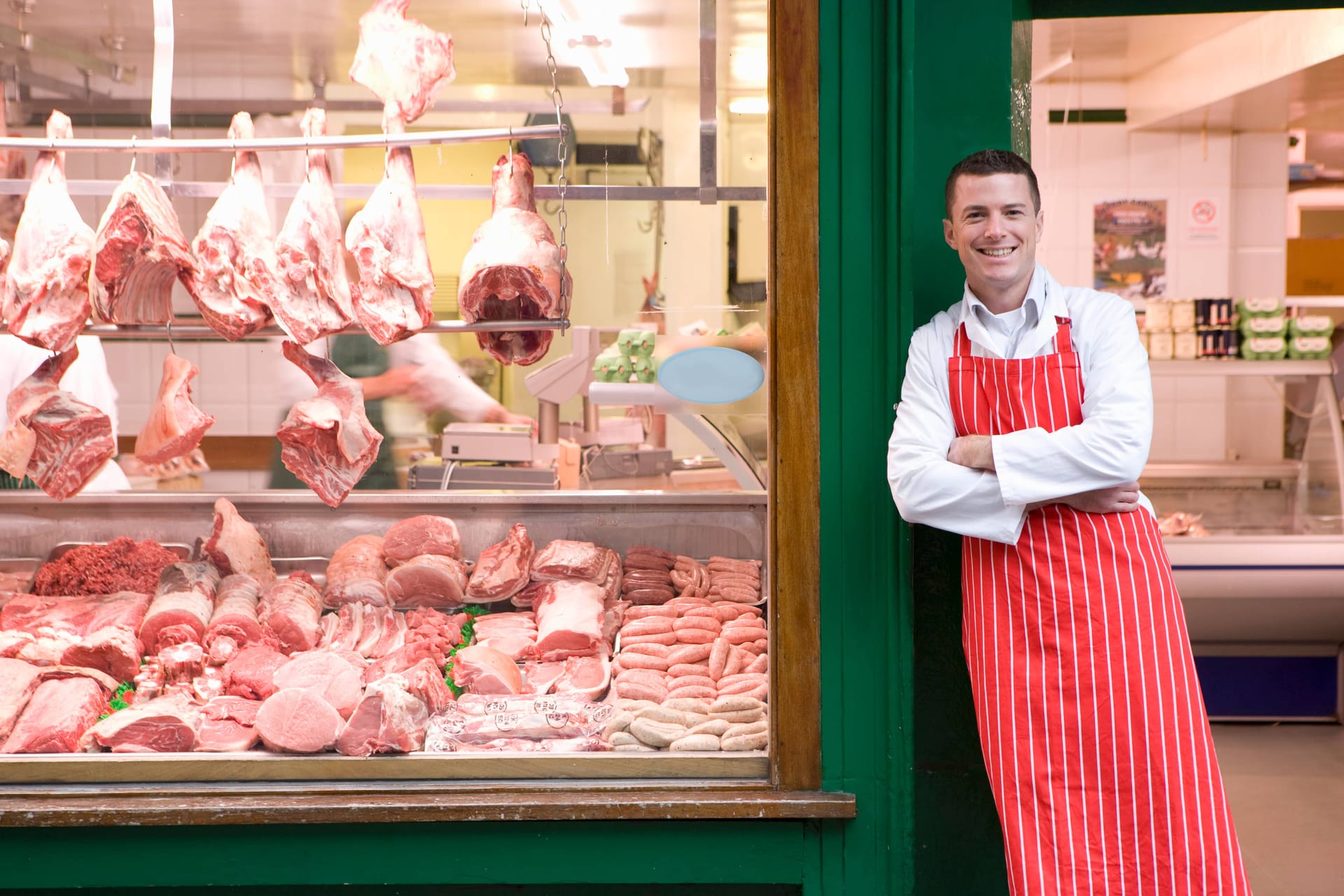 Boucher en boucherie traditionnelle